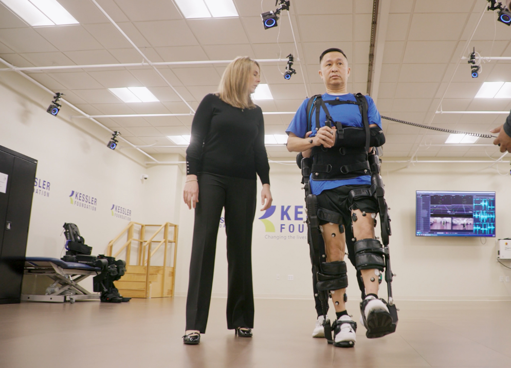 外骨骼机械人让行动障碍者直立行走，环亚集团·虚拟动点OptiTrack助力人类突破能力界线