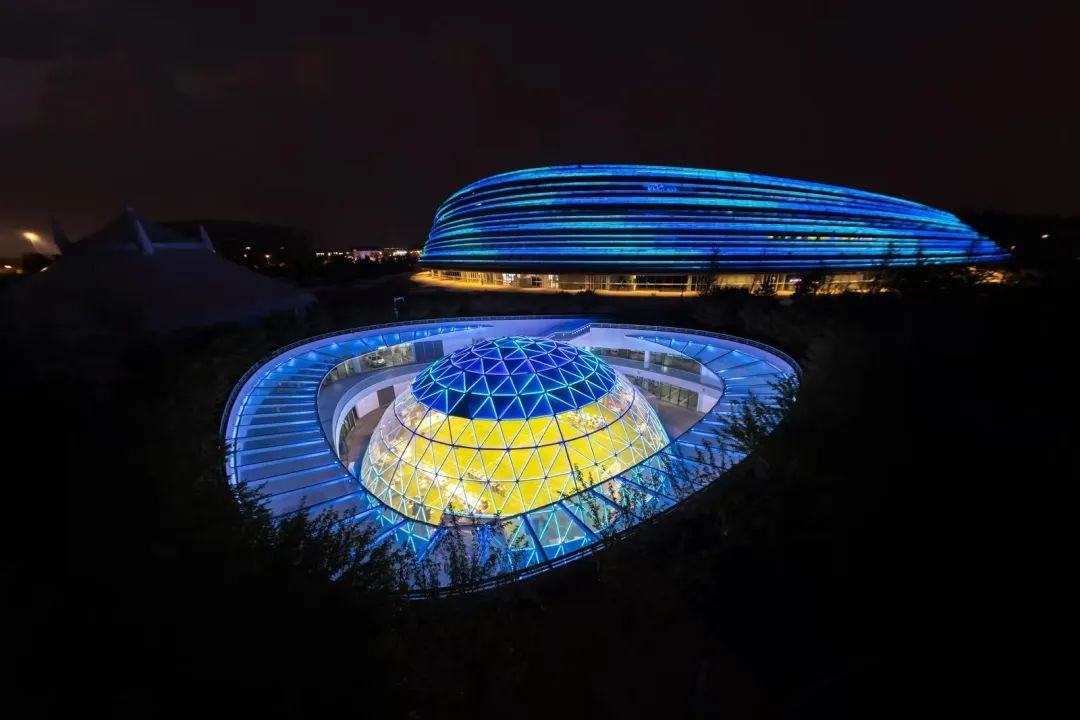 全球首个，正式启用！环亚集团LED炫彩点亮“熊猫眼”